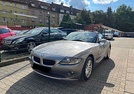 BMW Z4 Baureihe Roadster 2.2i TÜV NEU*M SITZE