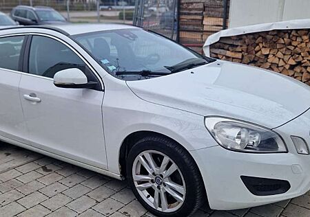 Volvo V60 D4