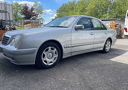 Mercedes-Benz E 240 Classic