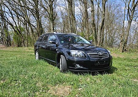 Toyota Avensis 2.2 D-CAT Combi Executive