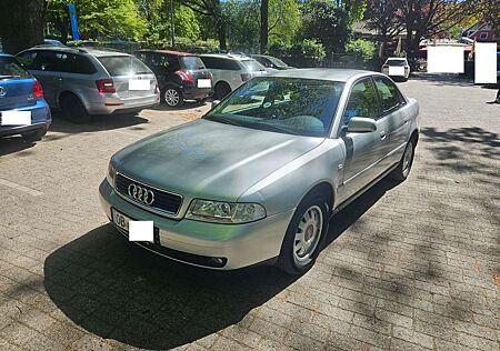 Audi A4 B5 1,8 125 PS Automatik Bj 2000 Tüv Neu