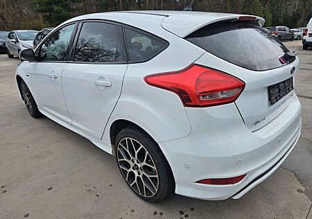 Ford Focus Lim. ST-Line