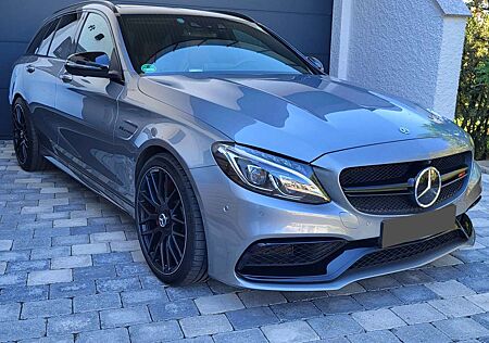 Mercedes-Benz C 63 AMG Mercedes C 63s AMG Performance Sitze Abgas HUD LED