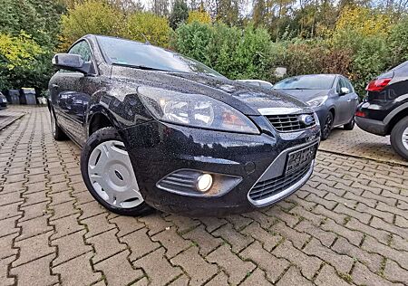 Ford Focus CC Titanium/Vollleder/Klimaaut/Sitzhzg/PDC/8fach./