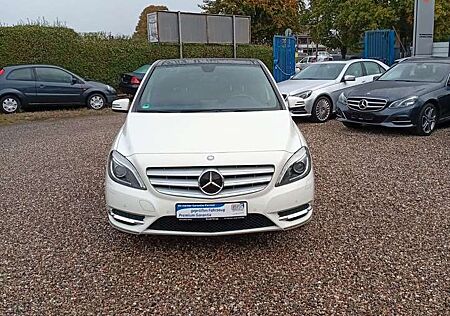 Mercedes-Benz B 180 Style.Klima.Navi.Panoramadach.AHK.1Hand