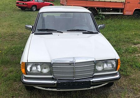 Mercedes-Benz 200 D