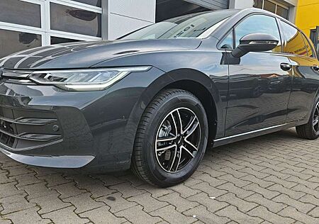 VW Golf Volkswagen VIII Lim. 1.5 TSI 85kW AHK/Kam/SHZ/PDCvo+hi