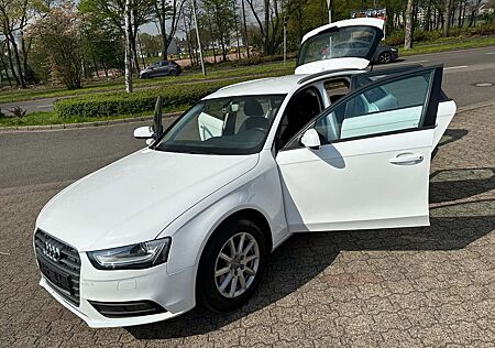 Audi A4 Avant 2.0 TDI DPF Attraction/ Bi-Xenon/Navi/Alu