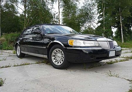 Lincoln Town Car Presidentional 1" - GOLD Edt. Galloway Ft Myers