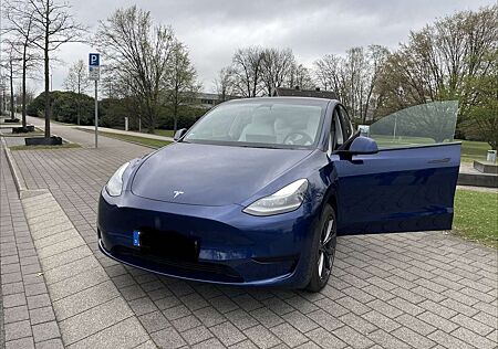 Tesla Model Y RWD AHK Weißes Premium‑Interieur Sehr gepflegt