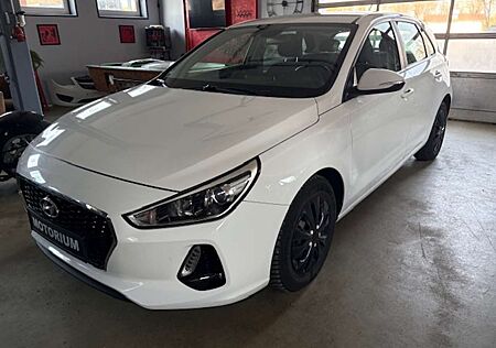 Hyundai i30 Select~Klima~PDC