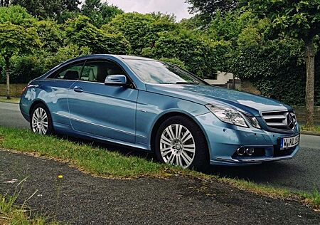 Mercedes-Benz E 200 E-Klasse Coupe CGI Coupe BlueEFFICIENCY