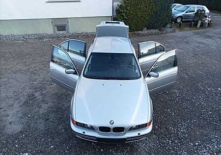 BMW 523 i Lim. Automatik**1.HAND**TÜV NEU**EURO 4**ZV