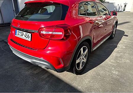 Mercedes-Benz GLA 200 AMG Line