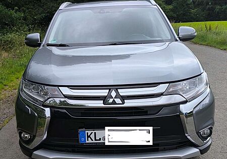 Mitsubishi Outlander ClearTec 4WD, Navi, Klima, 7 Sitzer