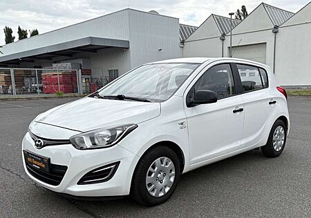Hyundai i20 FIFA World Cup Edition/SCHECKHEFT/KLIMA
