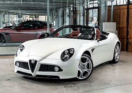 Alfa Romeo 8C Spider 1 of 500 I Carbon I 1. Hand I 3084 km