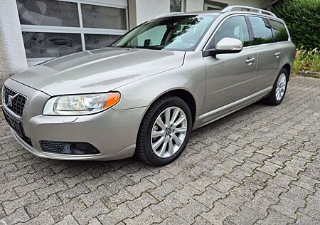 Volvo V70 2.0D Summum Top Zustand