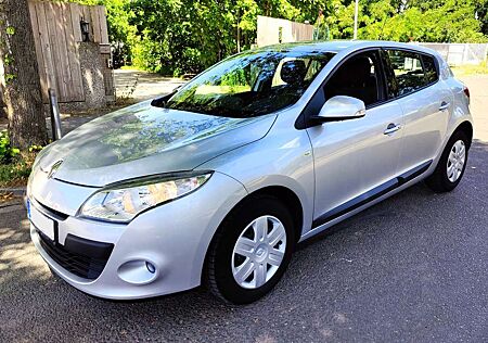 Renault Megane 1.6i 16V Dynamique Limousine