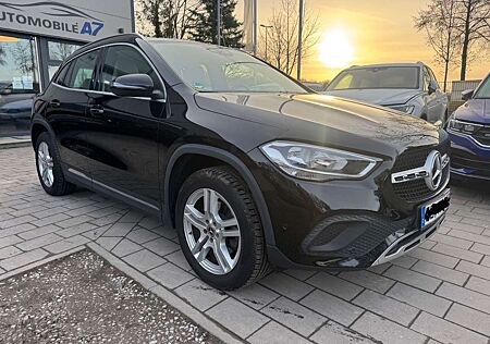 Mercedes-Benz GLA 200 d 4Matic Progressive *LEDER/AHK*