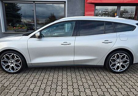 Ford Focus Turnier Titanium Aut.*Sitzh*AHK*LED