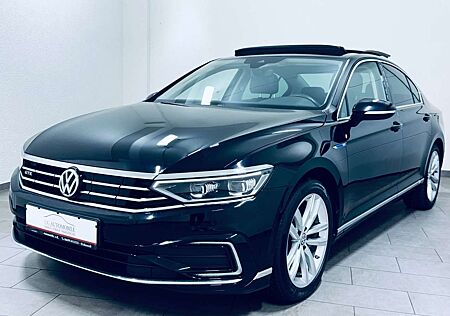 VW Passat Volkswagen Lim. GTE R-Line * 1.H * NAVI * PANO *ACC