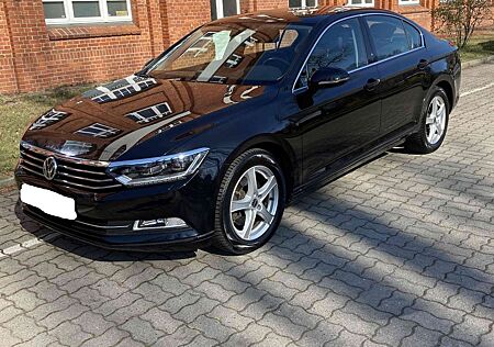 VW Passat Volkswagen Lim. Comfortline BMT/ NAVI/LED/ LEDER/ACC
