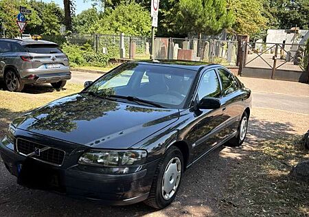 Volvo S60 2.4 Benziner Automatikgetriebe 2. Hand Scheckheft