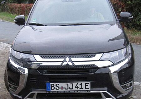 Mitsubishi Outlander +2.4+4WD+Plug-In+Hybrid+Spirit