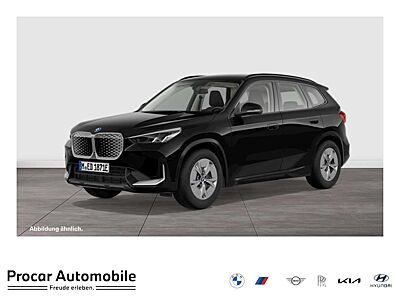 BMW iX1 eDrive20 ParkingAssistant + SHZ + 17"