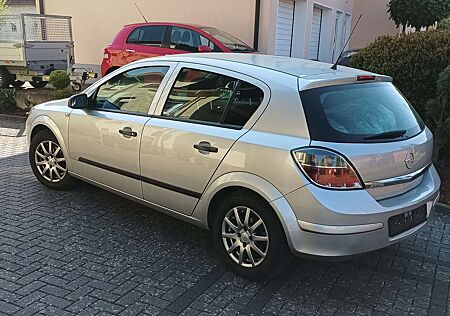Opel Astra Fließheck 5-Türer 1.4