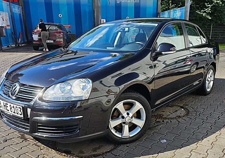 VW Jetta Volkswagen 1.6 FSI Trendline