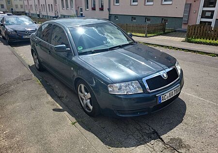 Skoda Superb 2.8 V6 Comfort