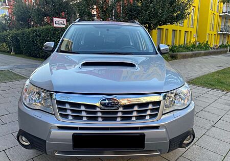 Subaru Forester 2.0D Exclusive,1.Hand,Xenon,Panoramadach,57‘km