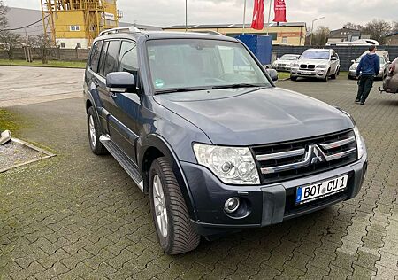 Mitsubishi Pajero 3.2 DI-D Intense (5-trg.)