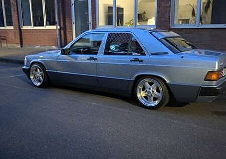 Mercedes-Benz 190 E