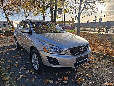 Volvo XC60 Kinetic AWD Automatik/Bi-Color Leder/Pano