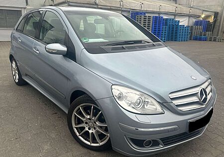 Mercedes-Benz B 180 CDI- 1 Jahr Garantie- Klima- Panoramadach
