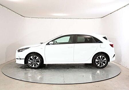 Kia Cee'd Ceed / Silver 1.5 T-GDI 6-Gang 103 kW (140 PS), Schalt...