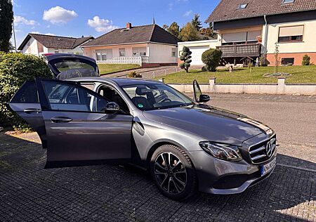 Mercedes-Benz E 300 d T 9G-TRONIC AMG Line