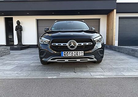 Mercedes-Benz GLA 200 (247.787)