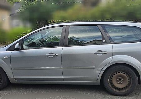 Ford Focus Turnier 1.6 Ti-VCT Ghia