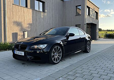 BMW M3 E92 | Deutsch | Schalter | Carbondach | Scheckheft