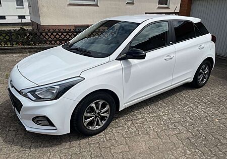 Hyundai i20 blue 1.2 YES!
