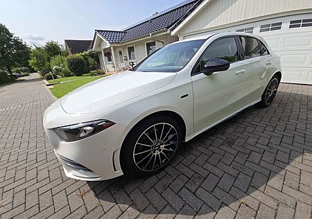 Mercedes-Benz A 250 e 8G-DCT AMG Line - Service neu!