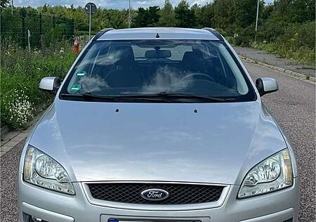 Ford Focus Kombi 1.8 125PS,AHK,Klima,TÜV 9/26