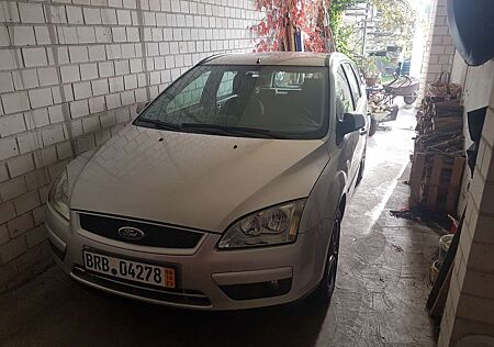 Ford Focus Kombi 1.8 125PS,AHK,Klima,TÜV 9/26