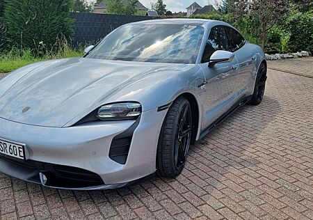 Porsche Taycan Turbo