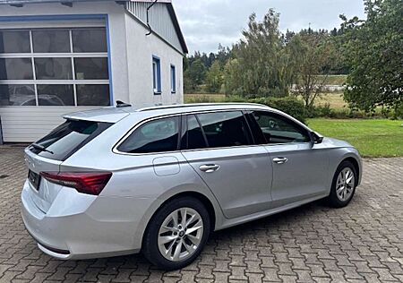 Skoda Octavia 1.5 TSI mHEV 110 kW Selection,AHK,SHZ,RFK,ACC
