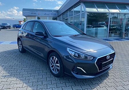 Hyundai i30 1.4 T-GDi 7-DCT YES! Navi PDC